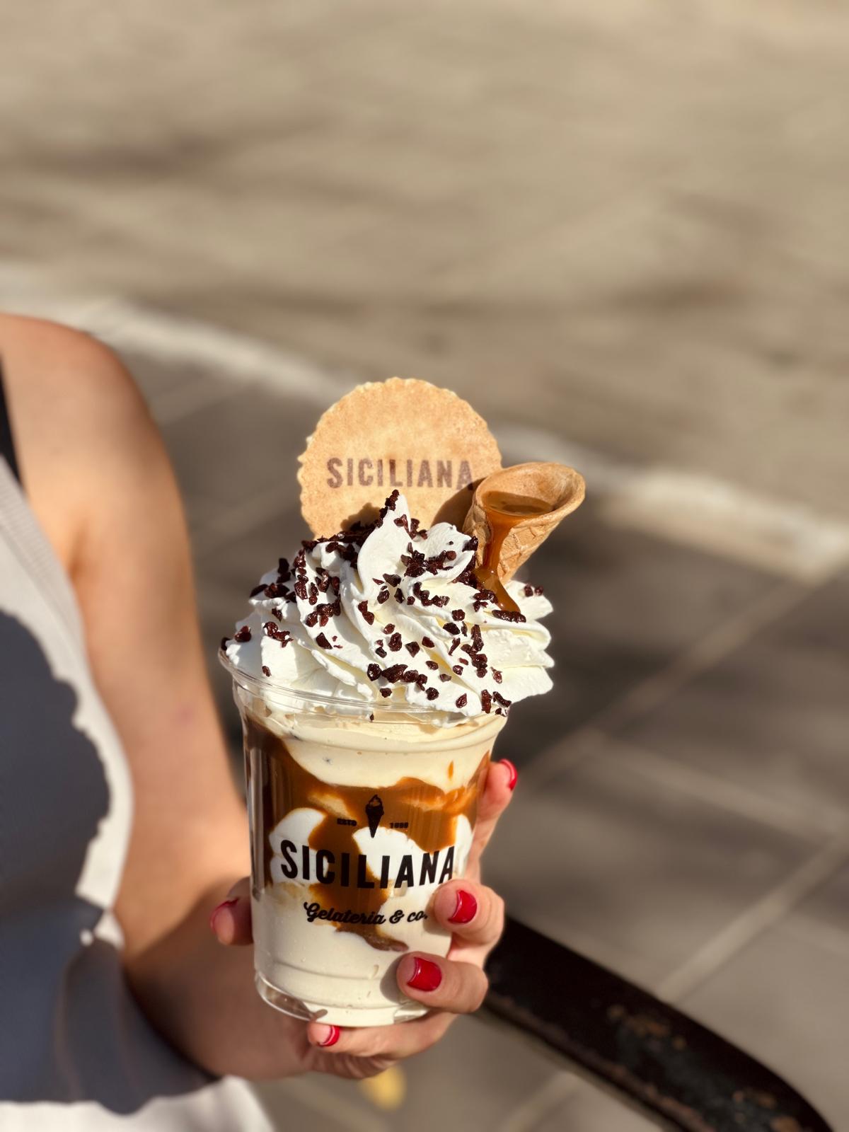 קפה עם גלידה