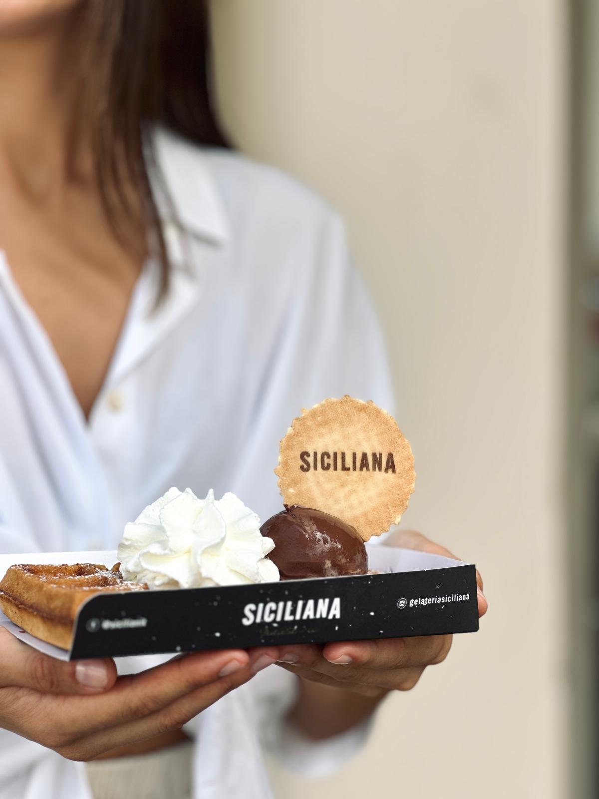 קינוח עם גלידה