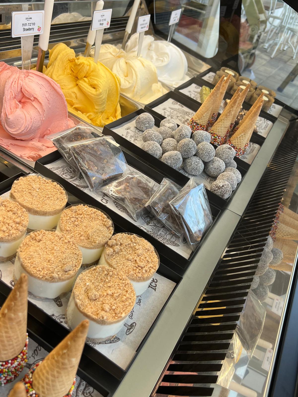 גלידות וקינוחים